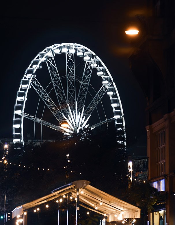 ferris-wheel-at-twilight-in-budapest-2023-03-15-08-23-40-utc.jpg